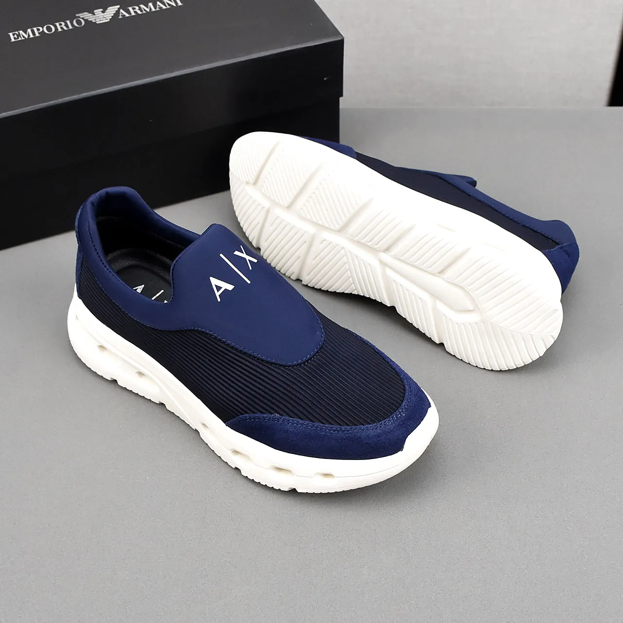 PP420🍒🍒🍒Armani's new 🆕low-top casual sneakers are made of breathable mesh and have brand signature details on the shoe collar to enhance style. Fashionable and versatile, it can complement any look. With a sophisticated design that is both dynamic and modern, this new must-have shoe adds a new dimension to Dior's legacy, displaying modern elegance. Men's shoes 38-44 45🉑️customized